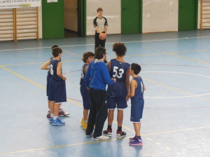 Matteo nel prepartita di College-Kolbe ("La Befana gioca a basket" - 2014)