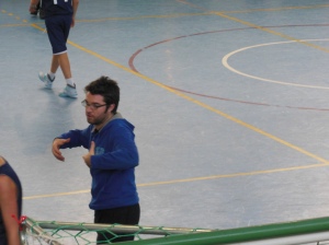 Matteo durante il match College-Kolbe ("La Befana gioca a basket" - 2014)