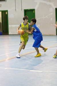Jacopo durante Moncalieri Basketball School-CUS Torino, al torneo "La Befana gioca a basket" di Ciriè (foto Matteo Della Malva)