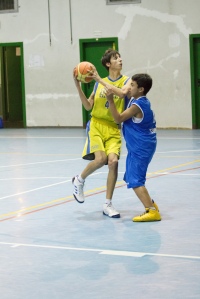 Jacopo in maglia Moncalieri Basketball School al torneo "La Befana gioca a basket" di Ciriè